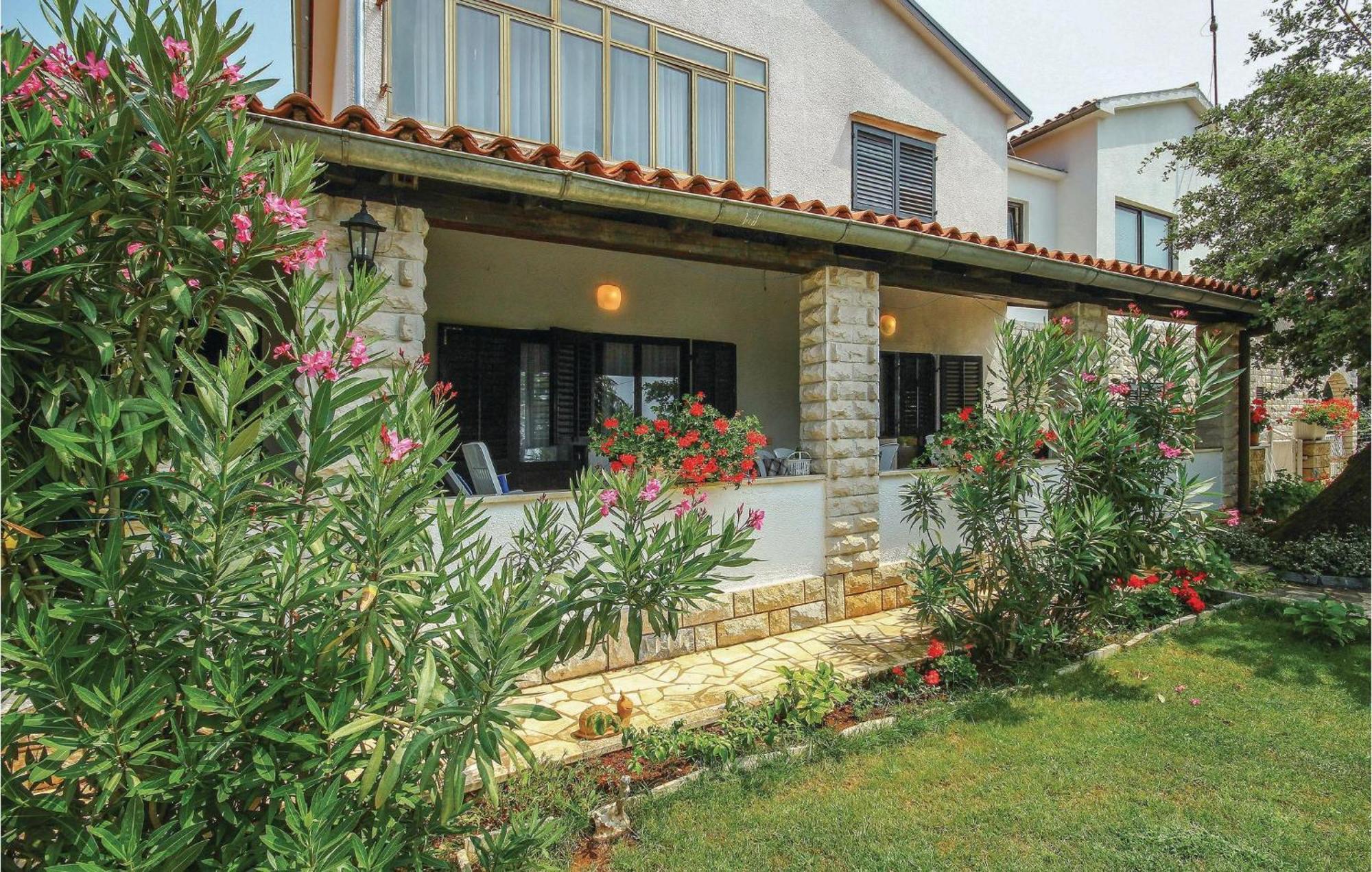 Beautiful Apartment In Porec With Wifi Bagian luar foto
