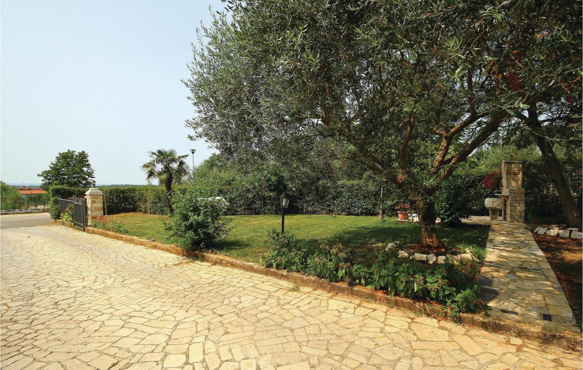 Beautiful Apartment In Porec With Wifi Bagian luar foto