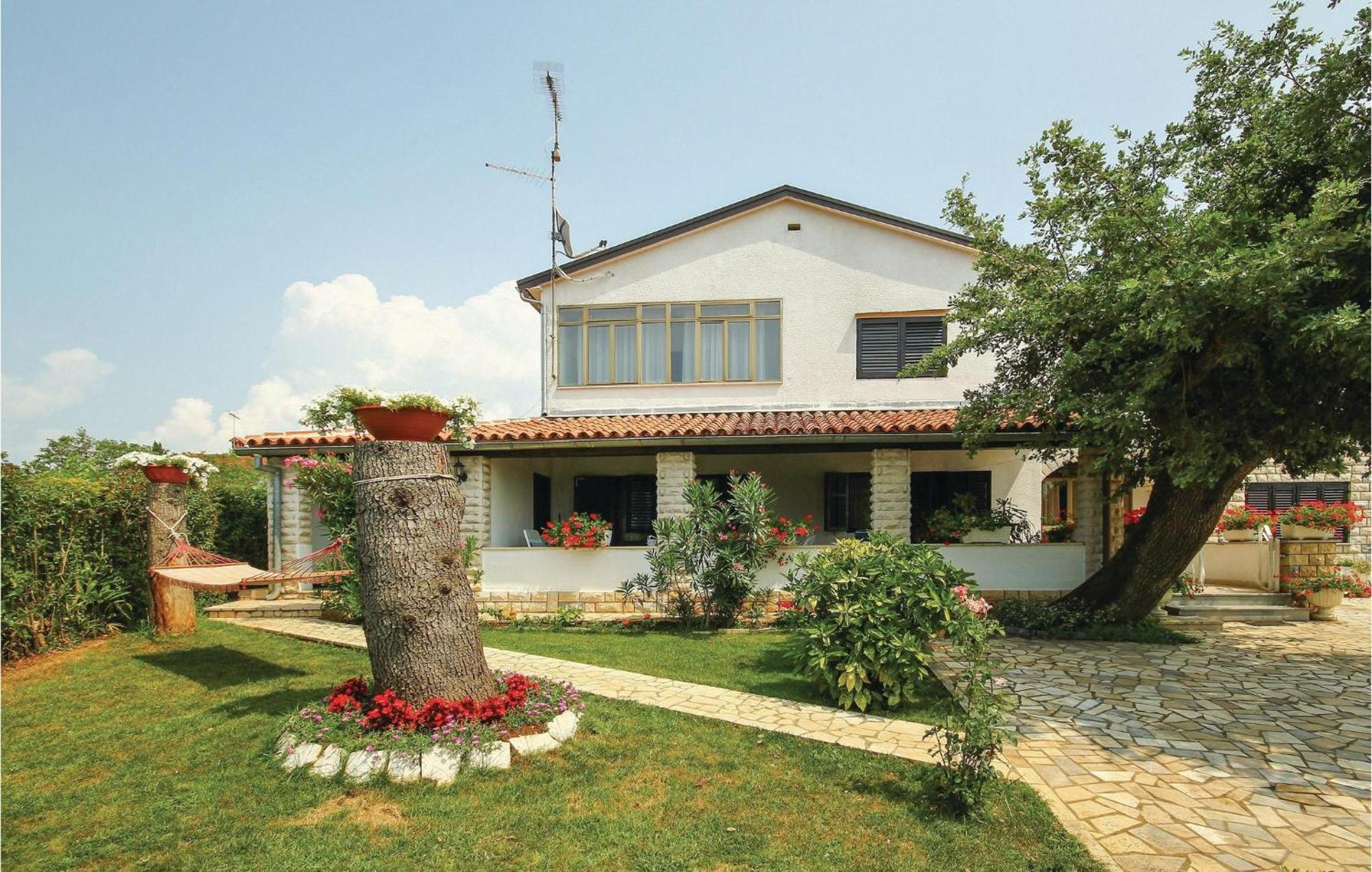 Beautiful Apartment In Porec With Wifi Bagian luar foto