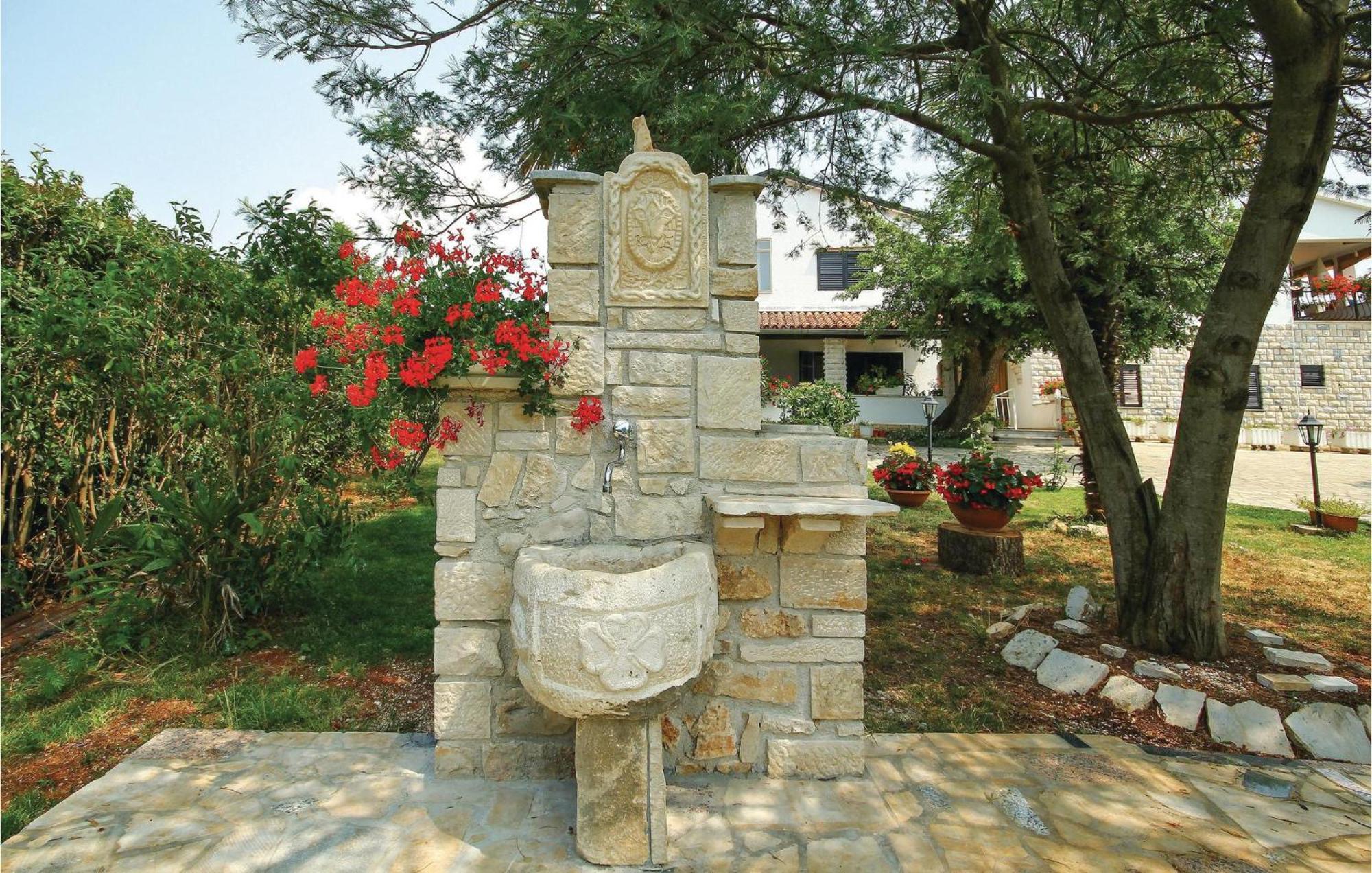 Beautiful Apartment In Porec With Wifi Bagian luar foto