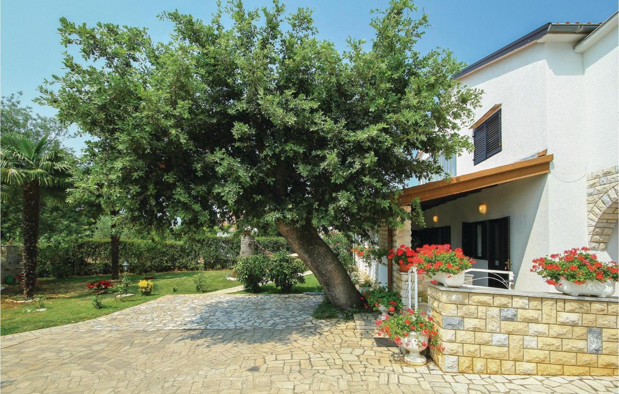 Beautiful Apartment In Porec With Wifi Bagian luar foto